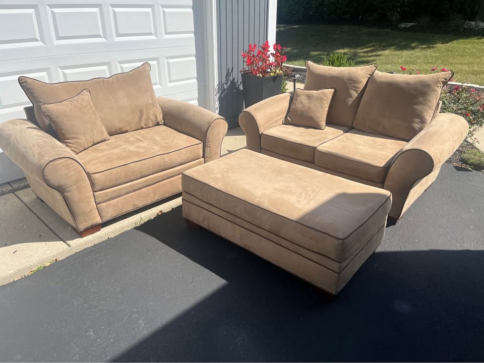 Complete Living Room Set - Loveseat, Oversized Chair, Ottoman