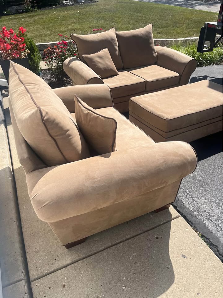 Complete Living Room Set - Loveseat, Oversized Chair, Ottoman