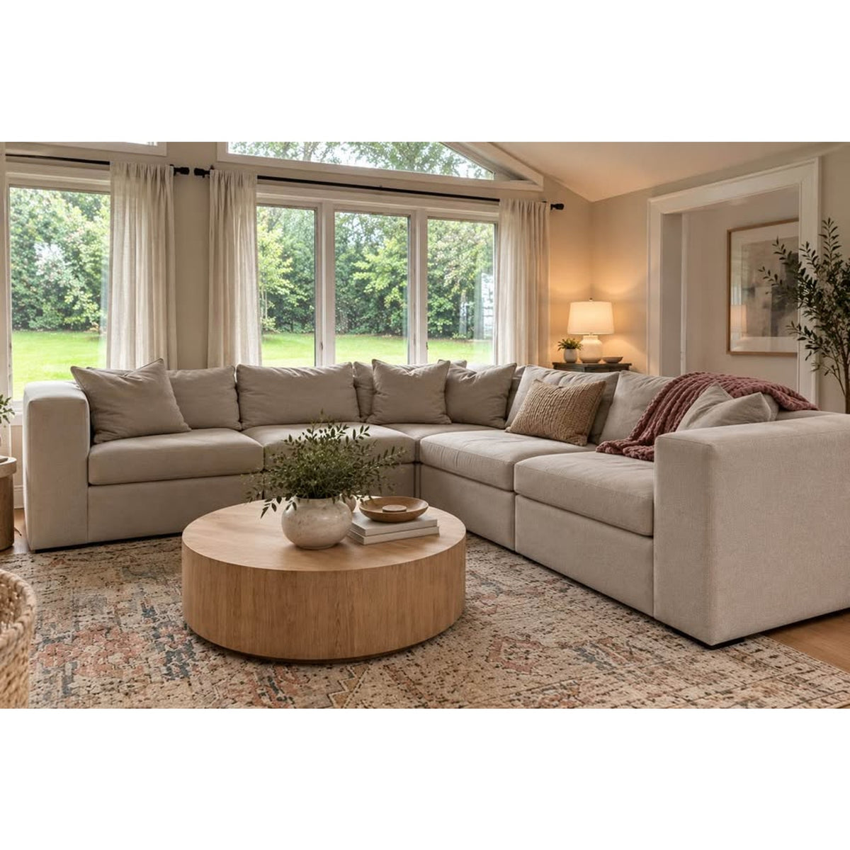 Large 5-Seat Modular Sectional Sofa – Professionally Cleaned – Delivery Available