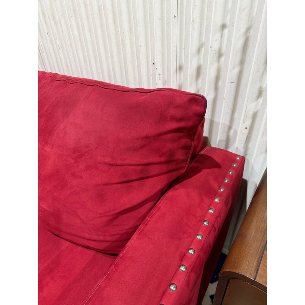 Beautiful Red Sleeper Sofa Couch - Queen Pull Out Bed - Microfiber - Cleaned/Comfy Delivery Avail