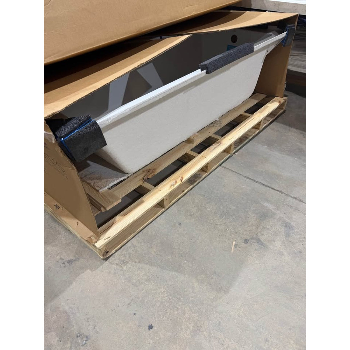 New Soaking Bathtub Hydro Systems Sydney 72” Alcove - $2,605 Retail – Delivery Availablee