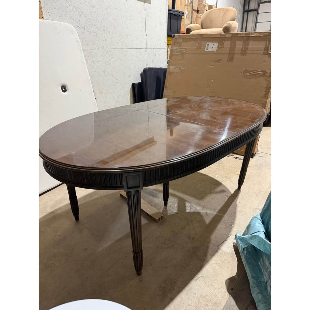 New Traditional Designer Oval Extension Dining Table | Seats 10 | 2 Leaves | Open Box Delivery