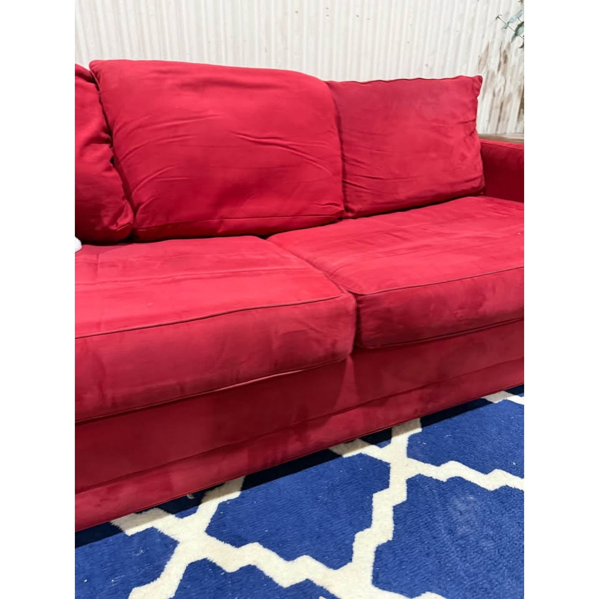 Beautiful Red Sleeper Sofa Couch - Queen Pull Out Bed - Microfiber - Cleaned/Comfy Delivery Avail
