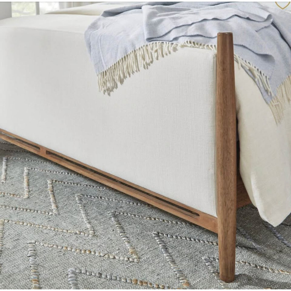Flexsteel Verona King Upholstered Bed – Light Oak & Cream Fabric – Complete Bed Set