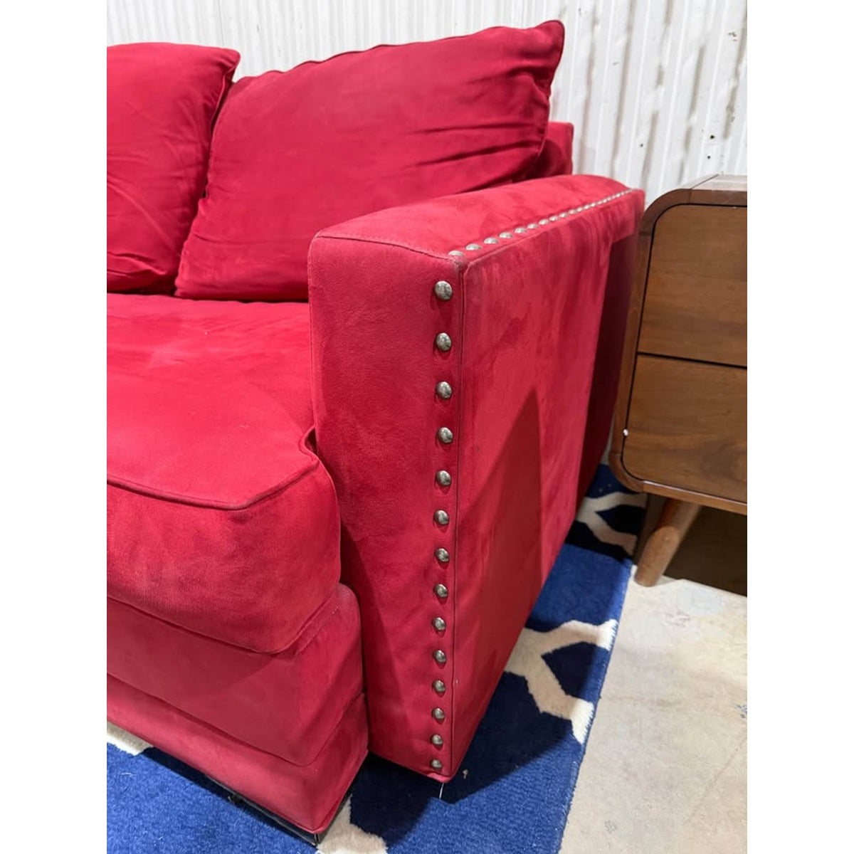 Beautiful Red Sleeper Sofa Couch - Queen Pull Out Bed - Microfiber - Cleaned/Comfy Delivery Avail