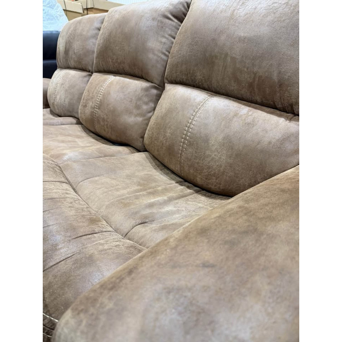 Bryce Power Reclining Sofa with Power Headrest By Flexsteel $2399 Retail open box Delivery Available