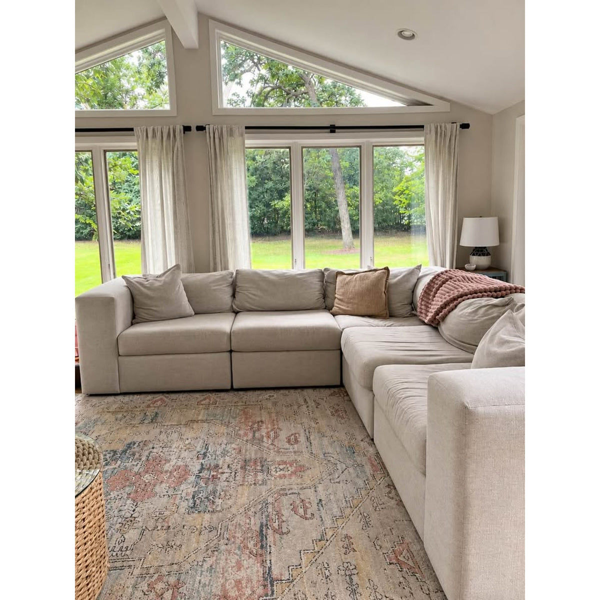 Large 5-Seat Modular Sectional Sofa – Professionally Cleaned – Delivery Available