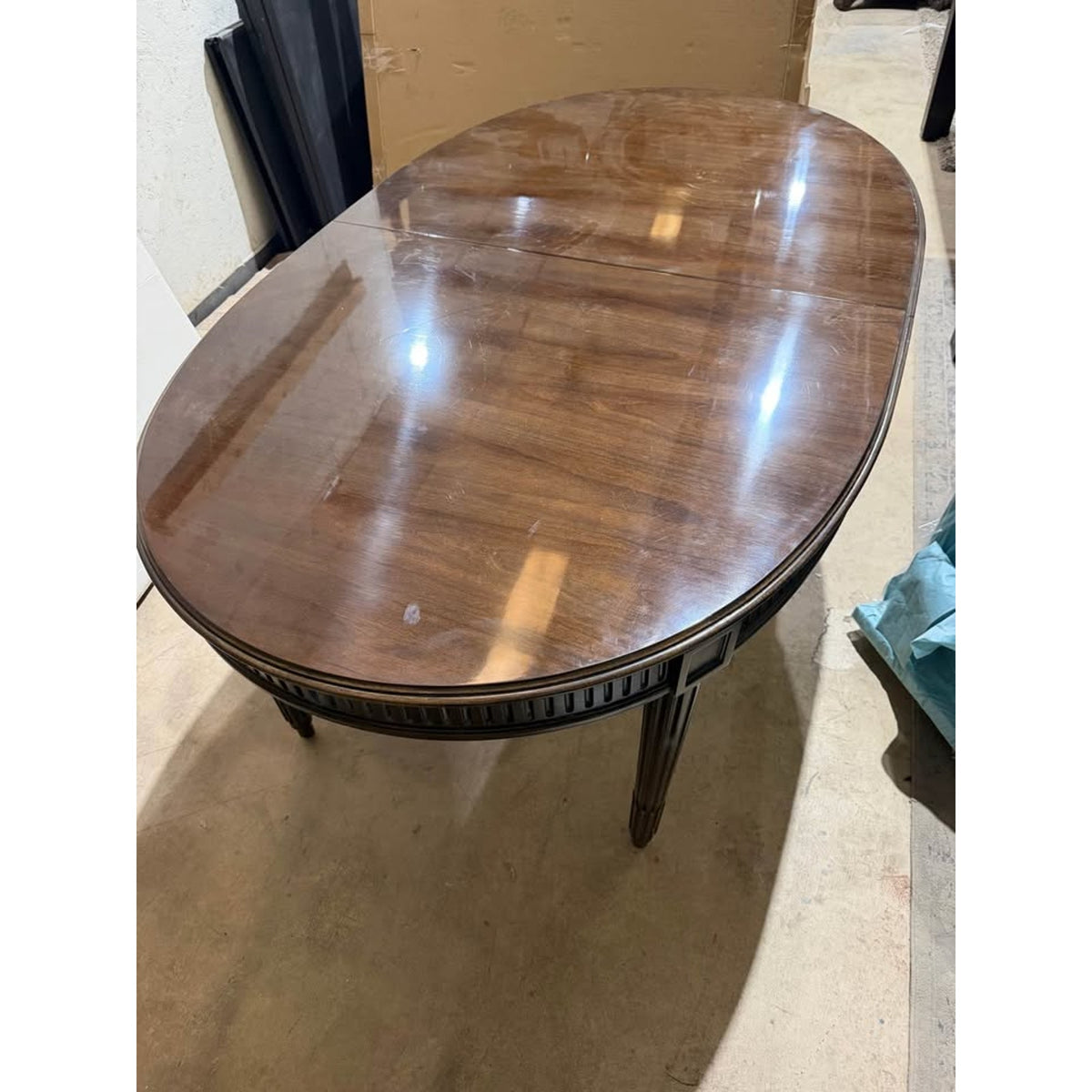 New Traditional Designer Oval Extension Dining Table | Seats 10 | 2 Leaves | Open Box Delivery