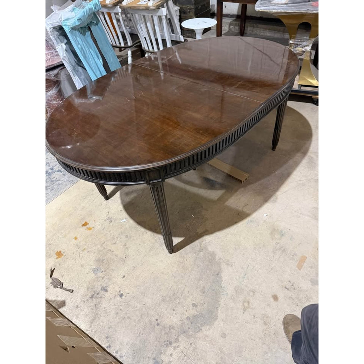 New Traditional Designer Oval Extension Dining Table | Seats 10 | 2 Leaves | Open Box Delivery