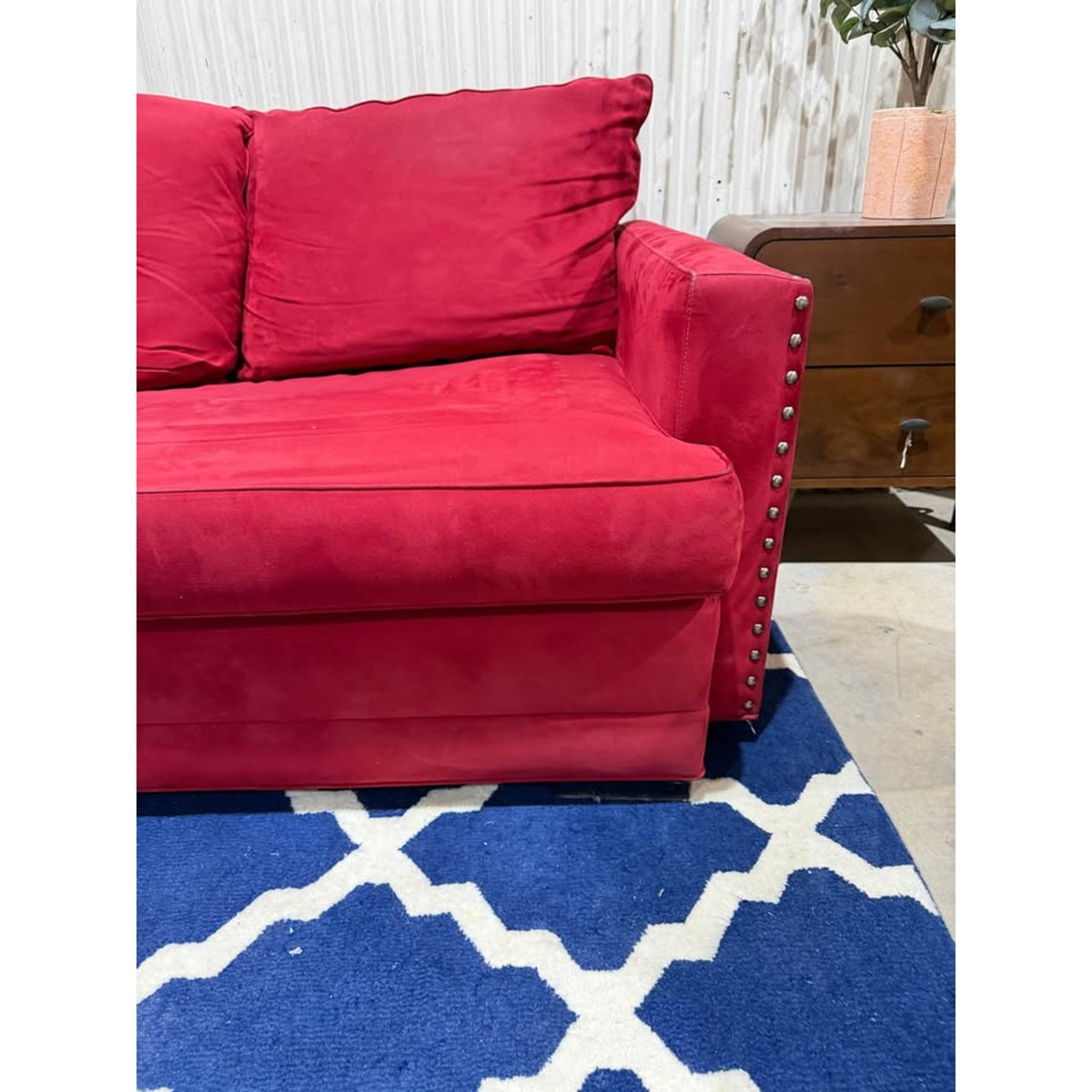 Beautiful Red Sleeper Sofa Couch - Queen Pull Out Bed - Microfiber - Cleaned/Comfy Delivery Avail