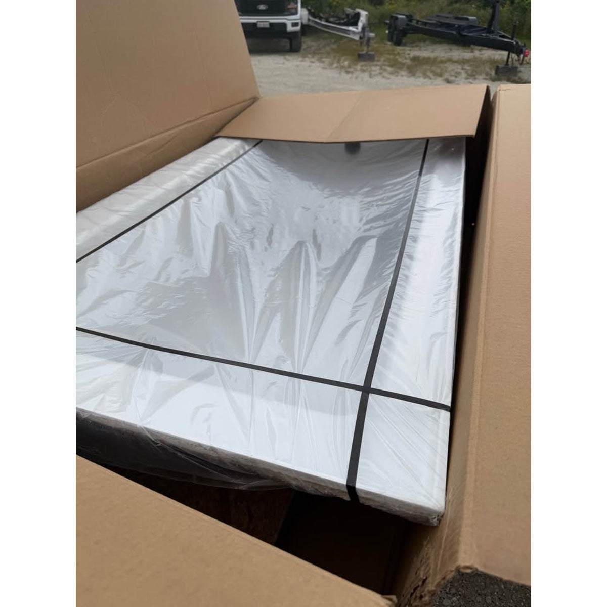American Standard Studio 60” x 32” Acrylic Bathtub – White – Retail $965 – Delivery Available